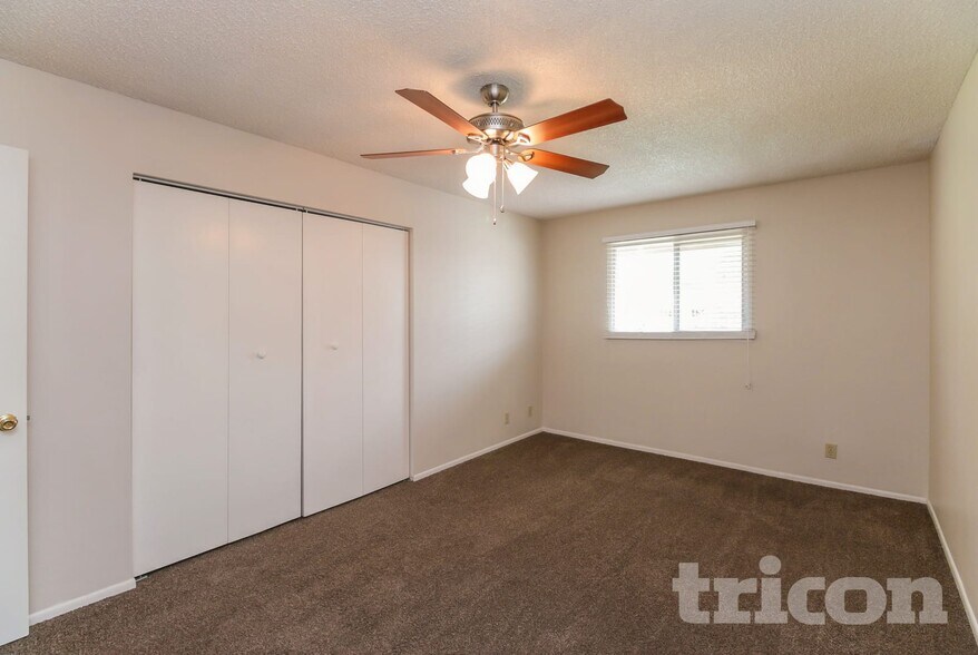 Building Photo - 5025 S Mill Ave