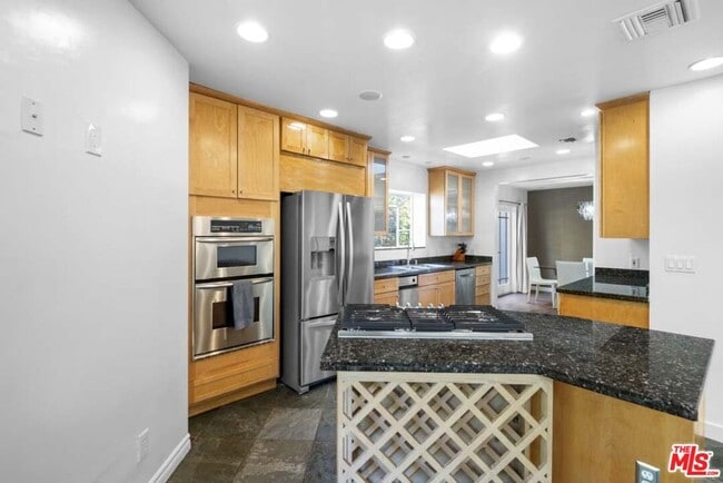 Building Photo - 10453 Holman Ave