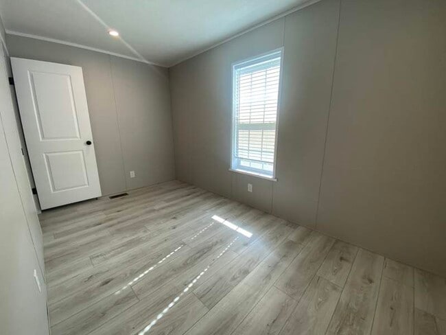 Building Photo - 518 Murray Dr
