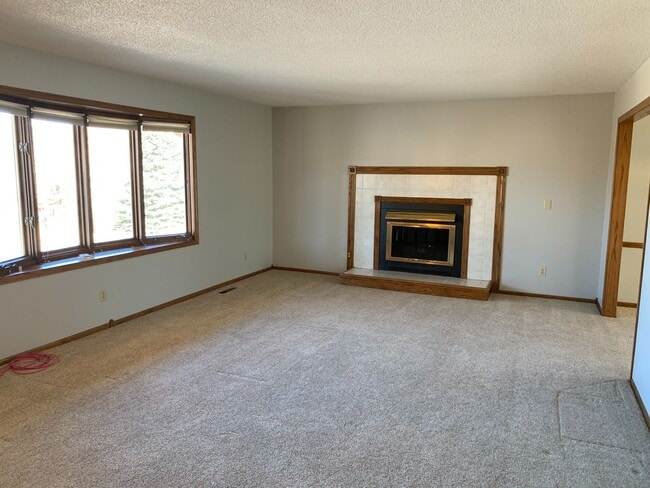 Building Photo - ~ FALL SPECIAL ~  Elegant 4-Bedroom Split ...