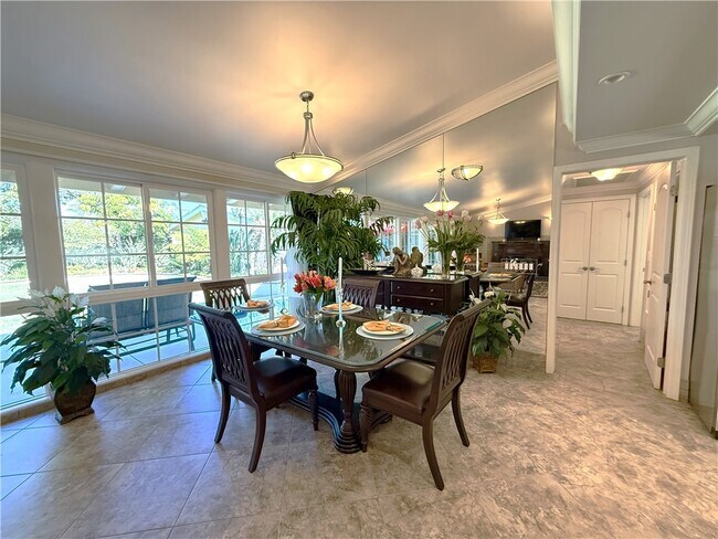 Building Photo - 14022 Elmbrook Dr