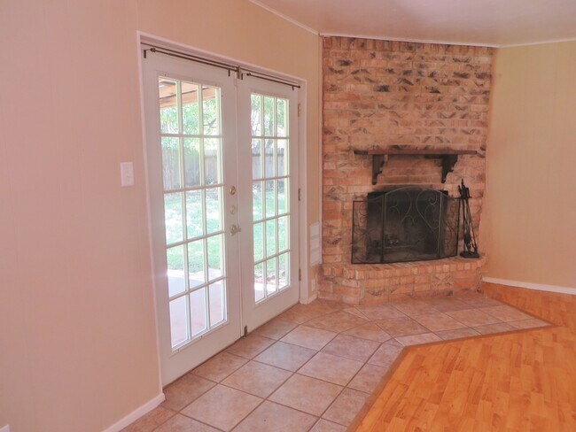Building Photo - 3 Bedroom 2 Bathroom Georgetown Home