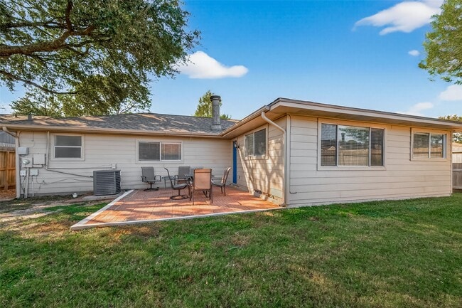 Building Photo - 17043 Coachmaker Dr