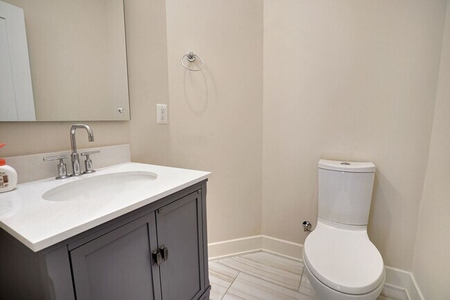 Building Photo - 3 Bed 3.5 Bath - Bethesda Montgomery Row Townhouse - Move in Ready