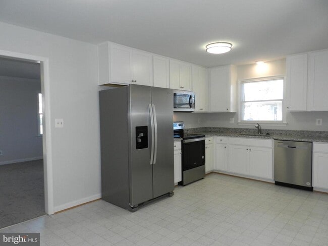 Building Photo - 206 Gerber Dr