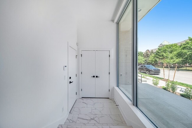 Building Photo - 2805 Brush St