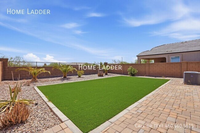 Building Photo - 2713 N Camden Dr