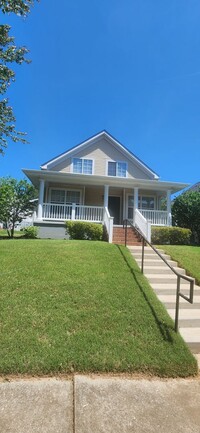 Building Photo - 4 Bedroom - Less than 2 miles from Swamp R...