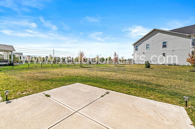 Building Photo - 15648 W Rail Dr