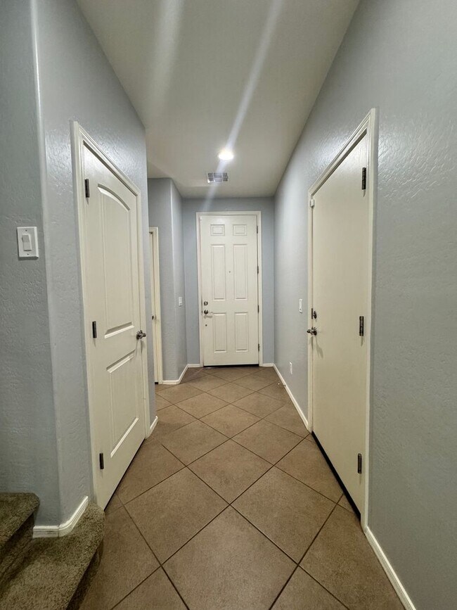 Building Photo - 4 BEDROOM HOME IN COLDWATER RANCH