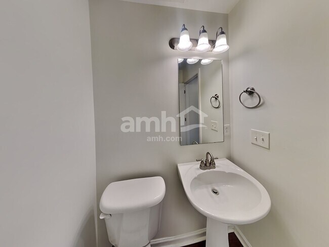 Building Photo - 3318 Diamond Ct