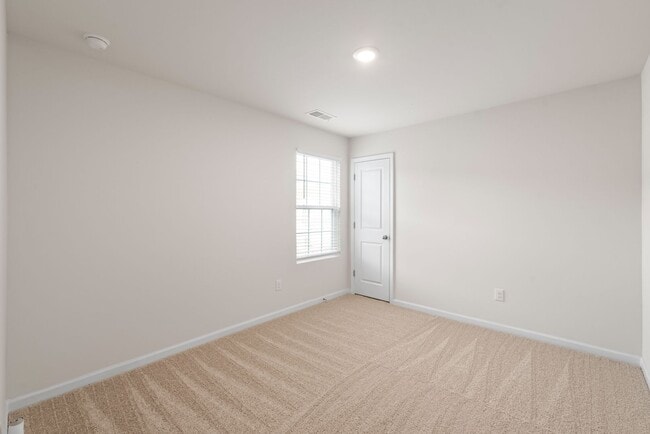 Building Photo - Move-in Ready 5 Bedroom Home!