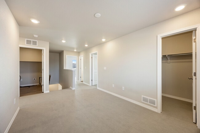 Building Photo - 10886 Rolling Peaks Dr