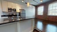 Building Photo - Midpoint