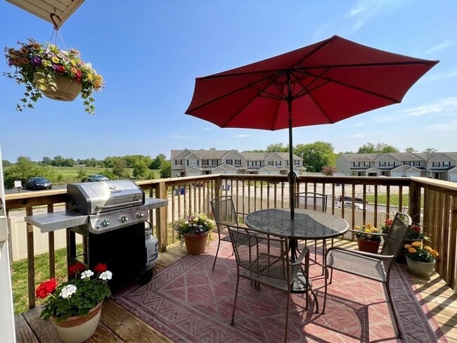 Building Photo - 3 Bedroom 2.5 Bathroom in York!