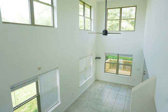 Building Photo - 127 Bronze Cir
