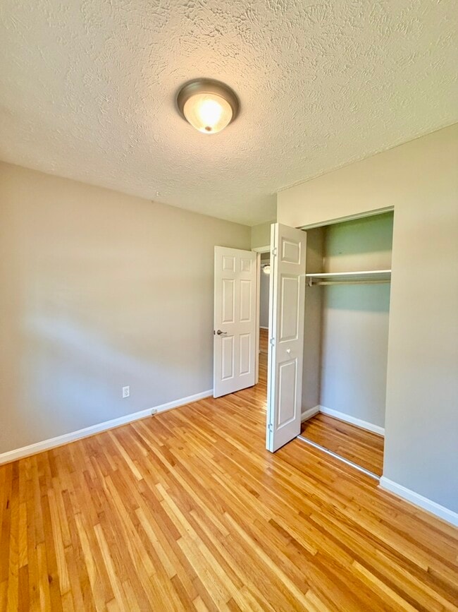 Building Photo - 3339 Sutherland Dr