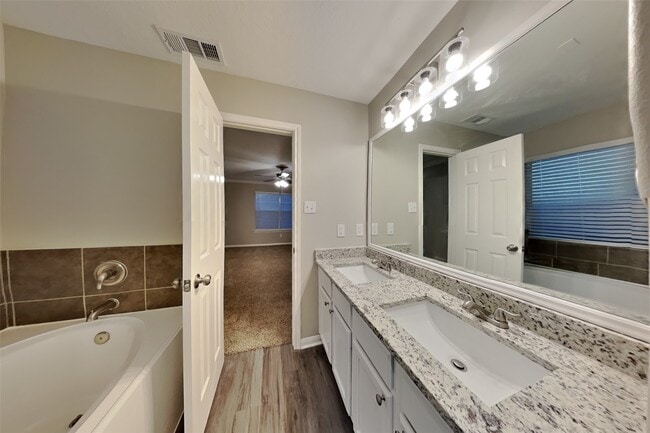 Building Photo - 3906 Falvel Shadow Creek Dr