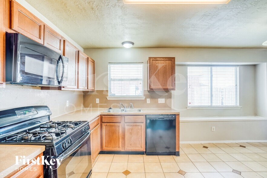 Building Photo - 2410 Hawthorne Brook Ln