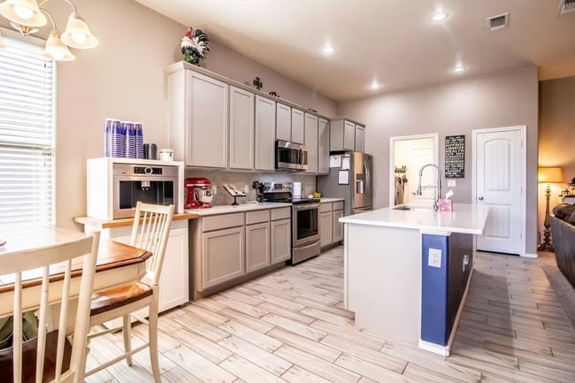 Building Photo - 3/2 in Frenship ISD: Appliances included!!!!