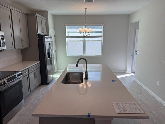 Building Photo - 619 Pothos St