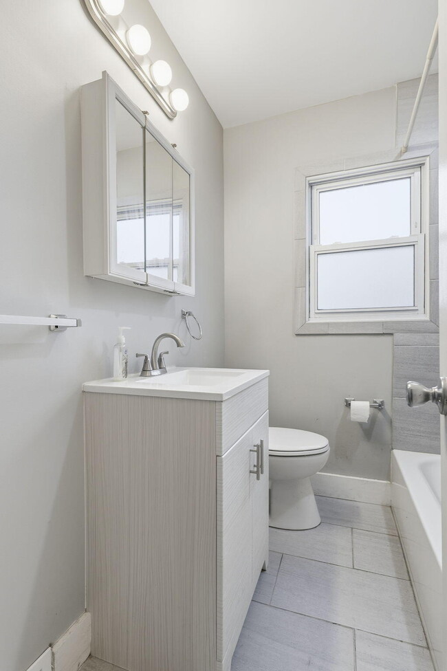 Building Photo - 1838 Markese Ave