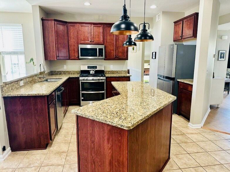 Building Photo - 4 Canberra Ct