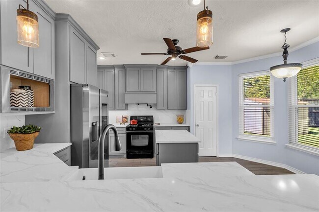 Building Photo - 30114 Thorsby Dr