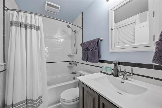 Building Photo - 706 Ivy St