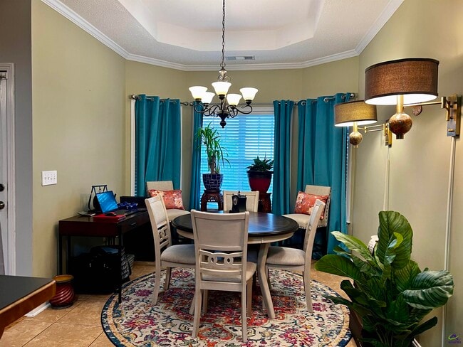 Building Photo - 123 Montrose Ln