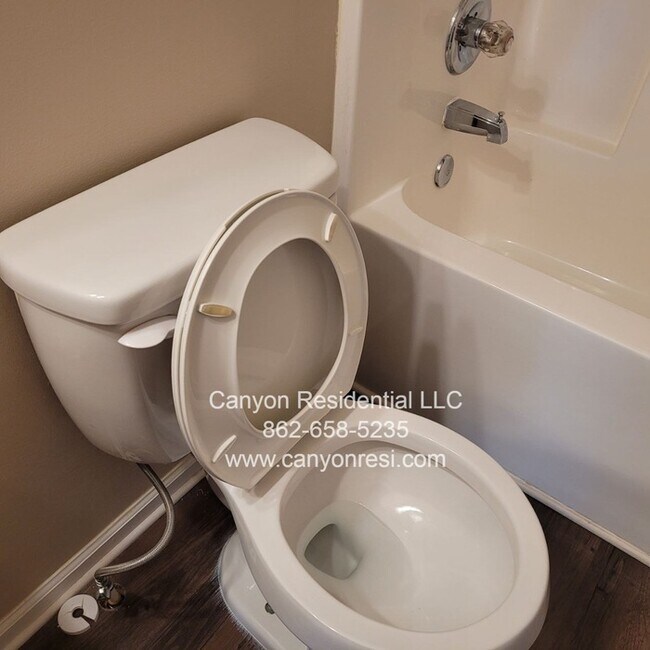 Building Photo - 4396 Moat Dr