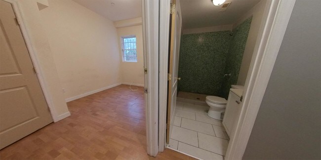 Building Photo - 1826 W Diamond St