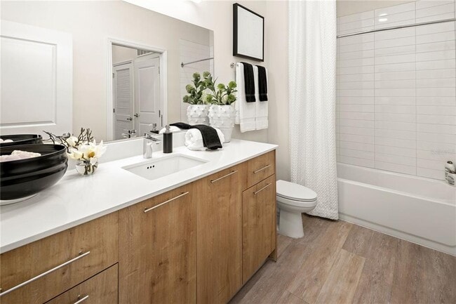 Building Photo - 5256 International Dr