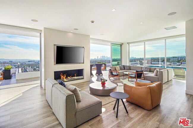 Building Photo - 1100 Alta Loma Rd