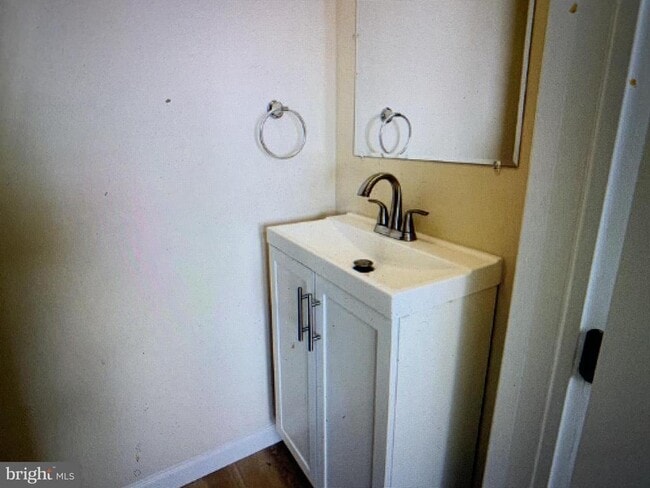 Building Photo - 617 3rd St