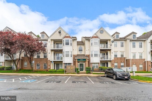 Building Photo - 8921 Town Center Cir