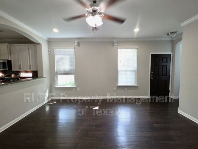 Building Photo - 13400 Briarwick Dr