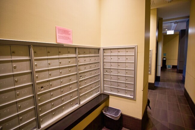 Building Photo - 1255 S State St