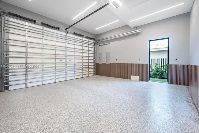 Building Photo - 1045 W 47th Ct