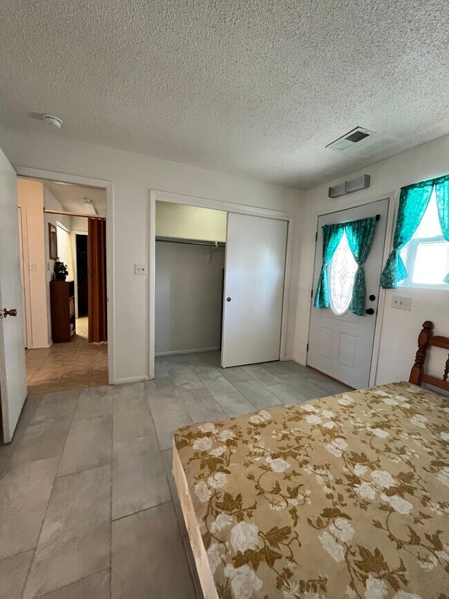 Building Photo - 409 San Juan De Rio Dr SE