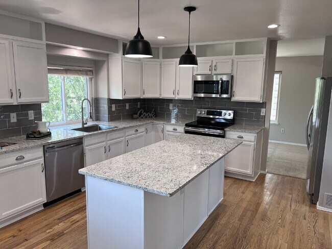 Building Photo - 5-Bedroom Home in D12 with Open Space View...