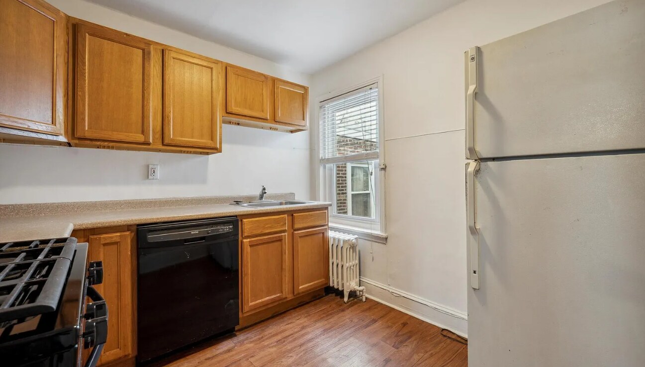 Building Photo - 885 N 27th St