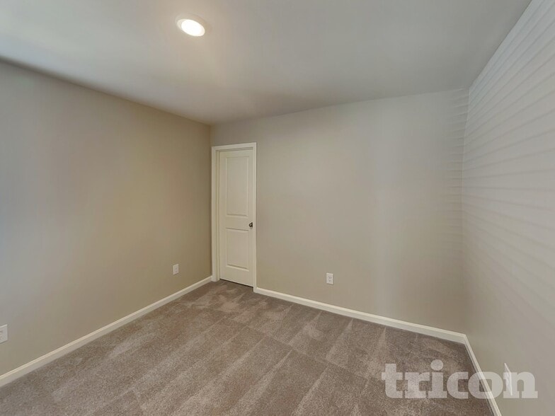 Building Photo - 5810 Oak Br Cir