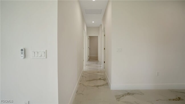 Building Photo - 121 Ichabod Ave