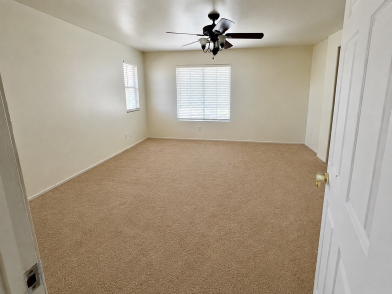 Building Photo - 1153 Maple Pines Ave