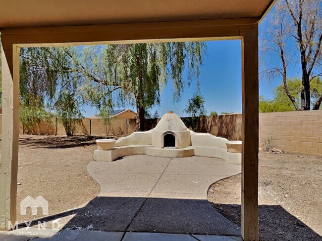 Building Photo - 12510 W Charter Oak Rd