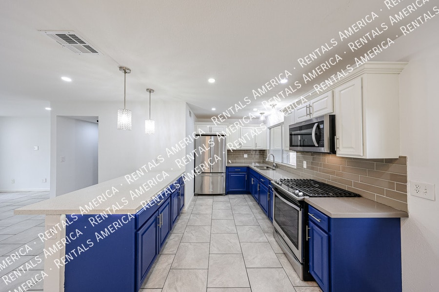 Building Photo - 3837 W Acapulco Ln