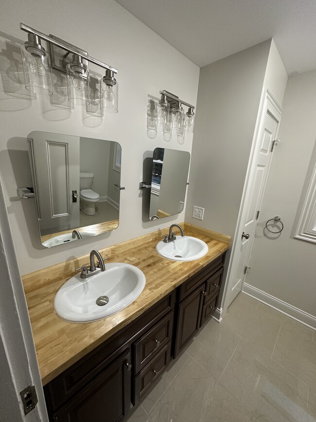 First full bathroom - 860 Park Ave