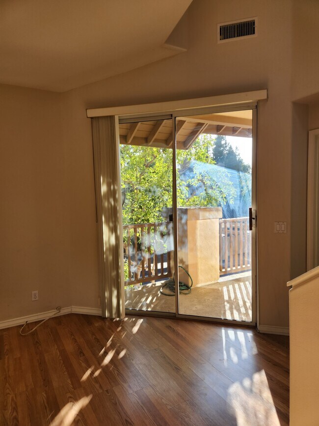 Building Photo - 2651 Dunstan Dr