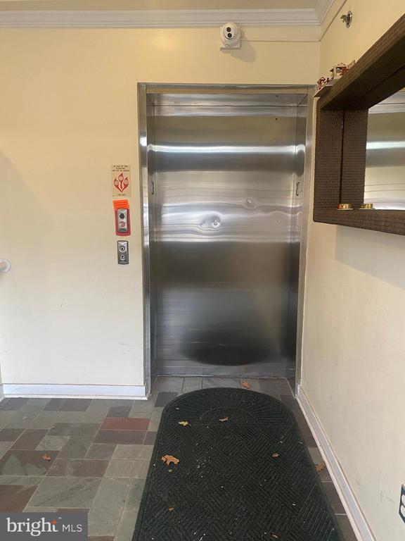 Building Photo - 4742 Pine St